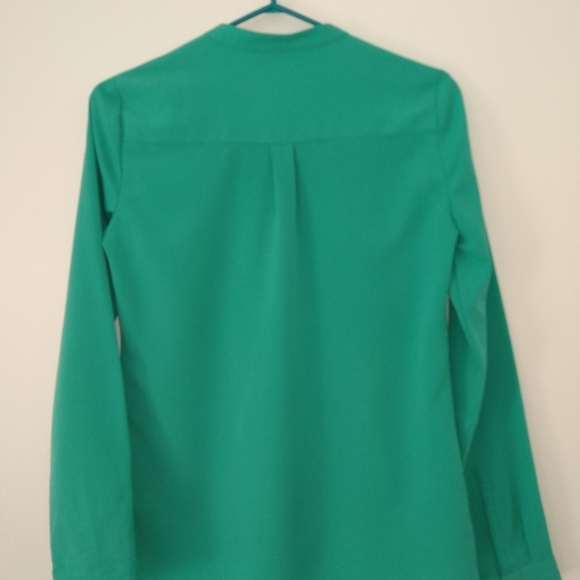 Green blouse - Picture 2 of 3
